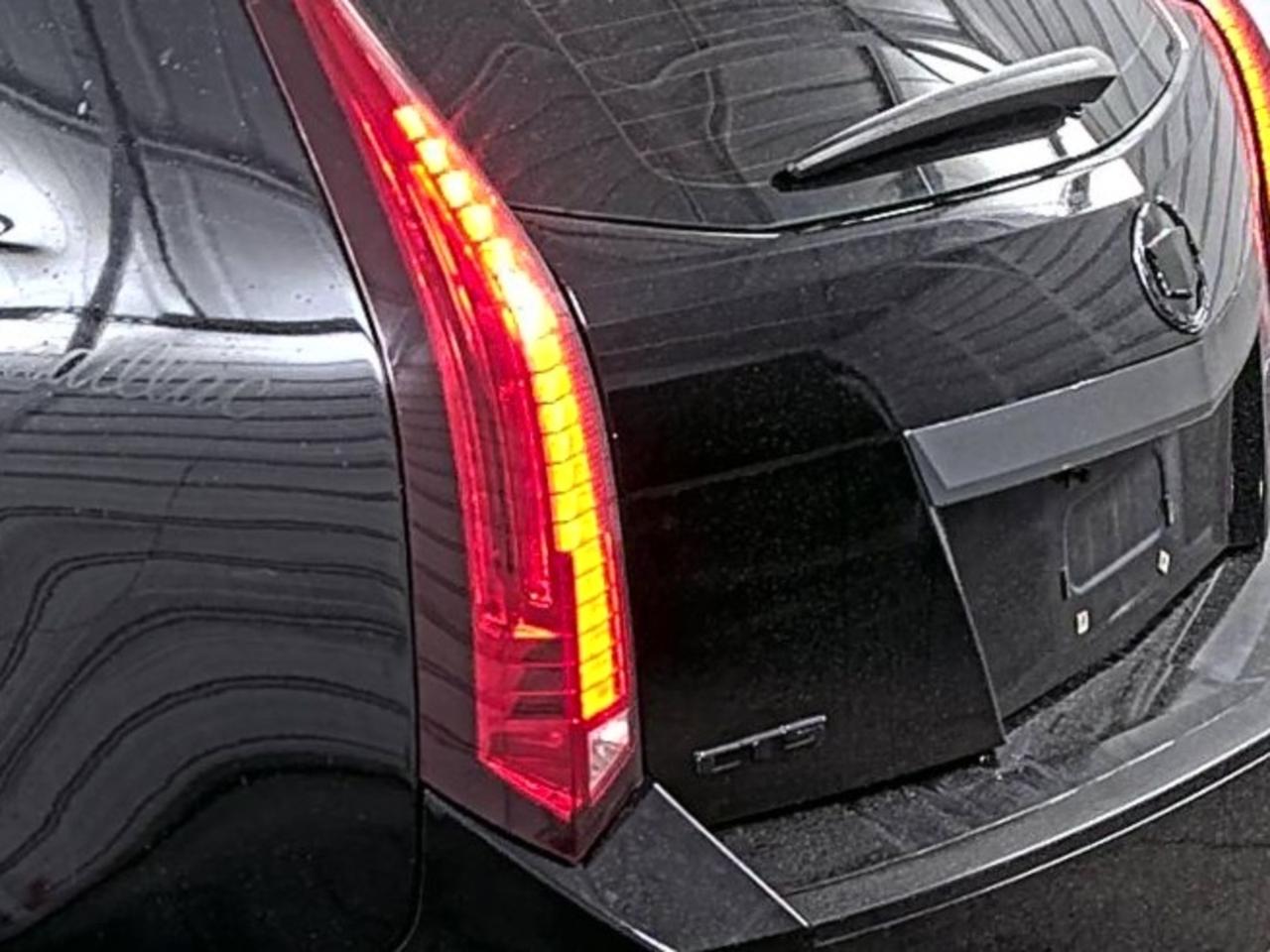 Cadillac CTS Wagon  2010