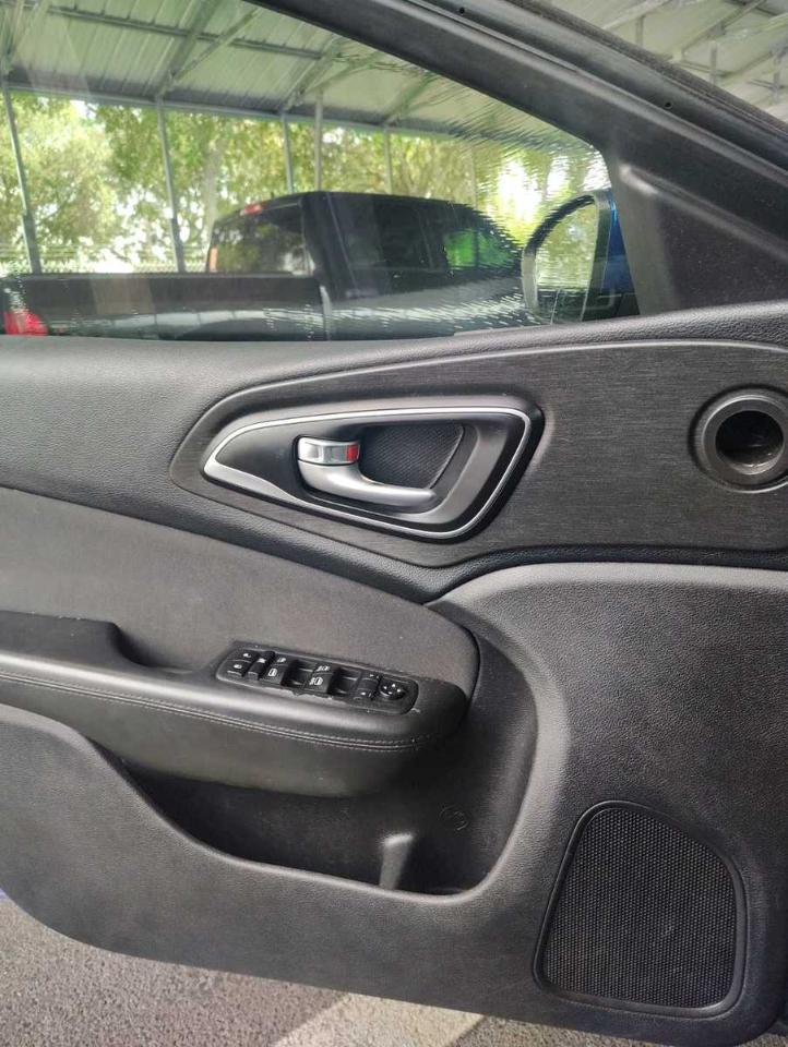 Chrysler 200  2016