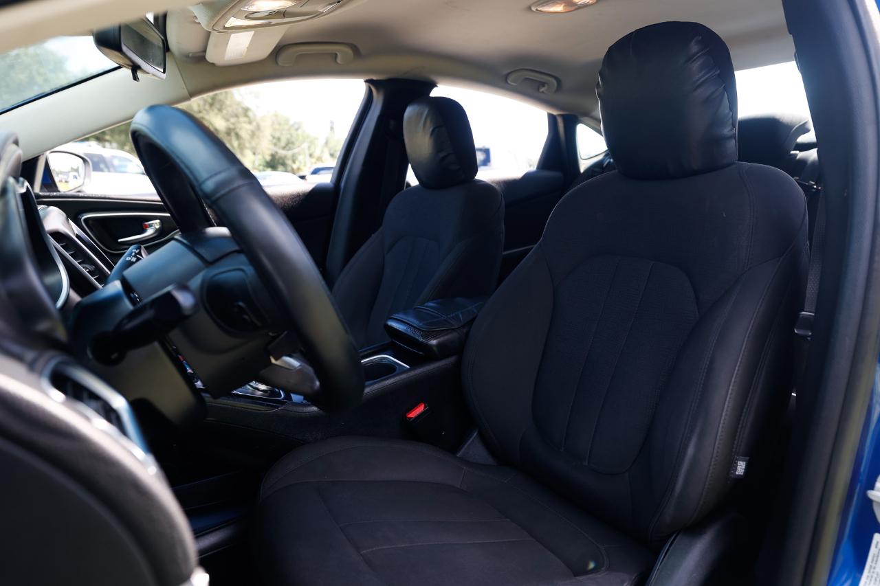 Chrysler 200 photo 4