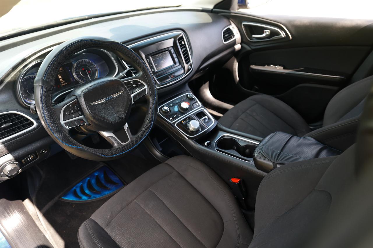 Chrysler 200 photo 6