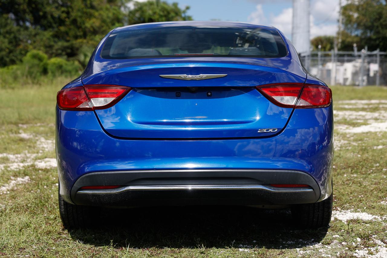 Chrysler 200 photo 7