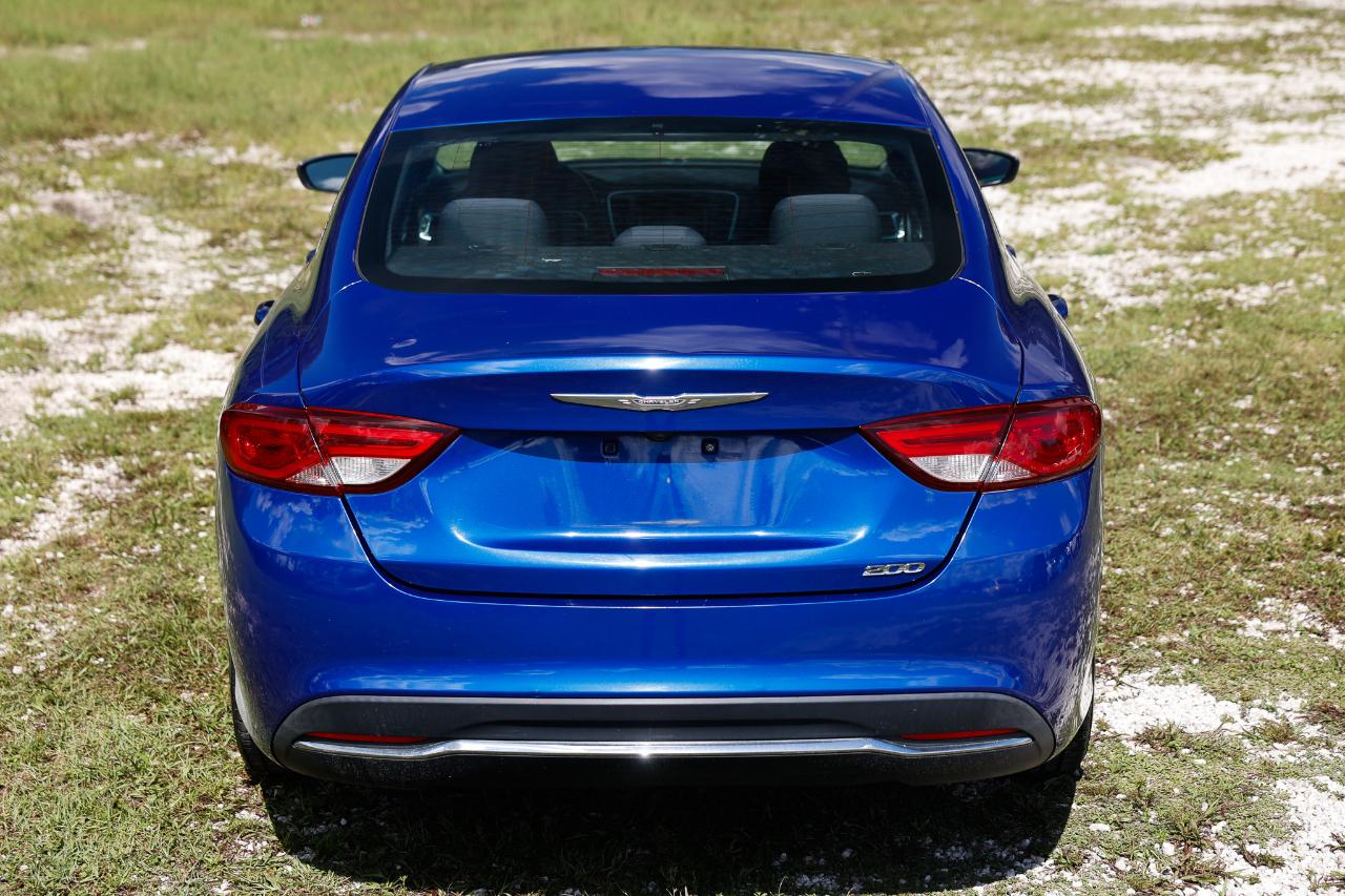 Chrysler 200 photo 9