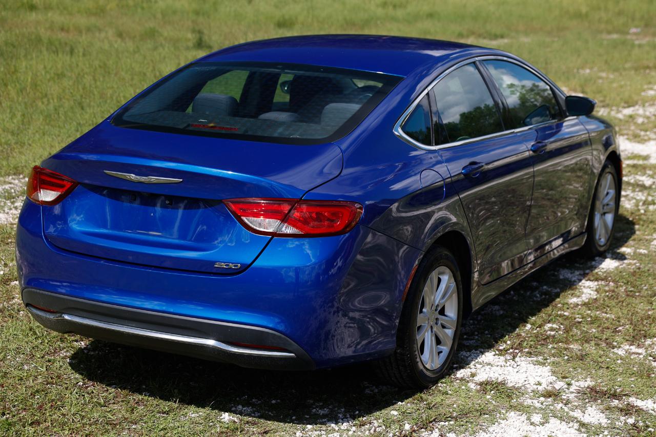 Chrysler 200 photo 11