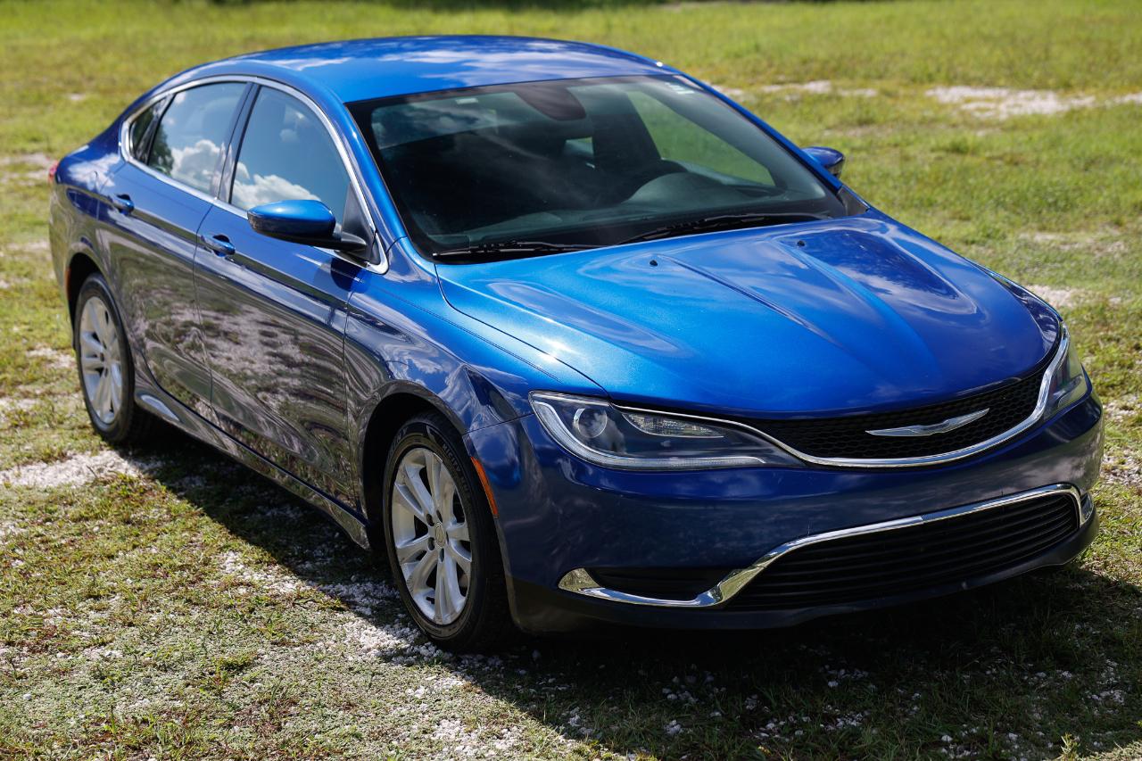 Chrysler 200 photo 15