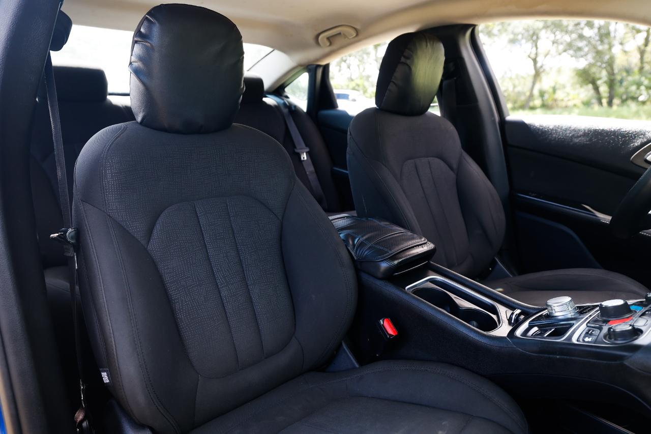 Chrysler 200 photo 16