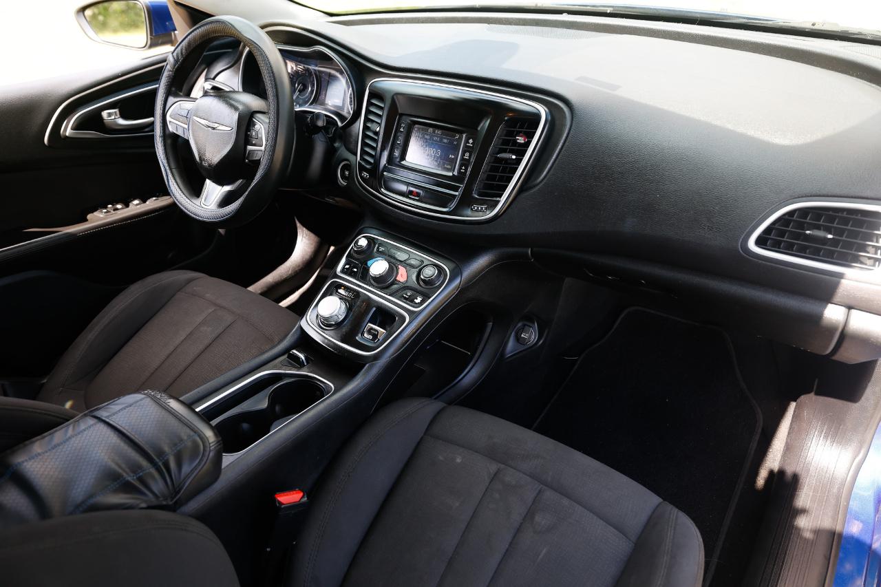Chrysler 200 photo 18