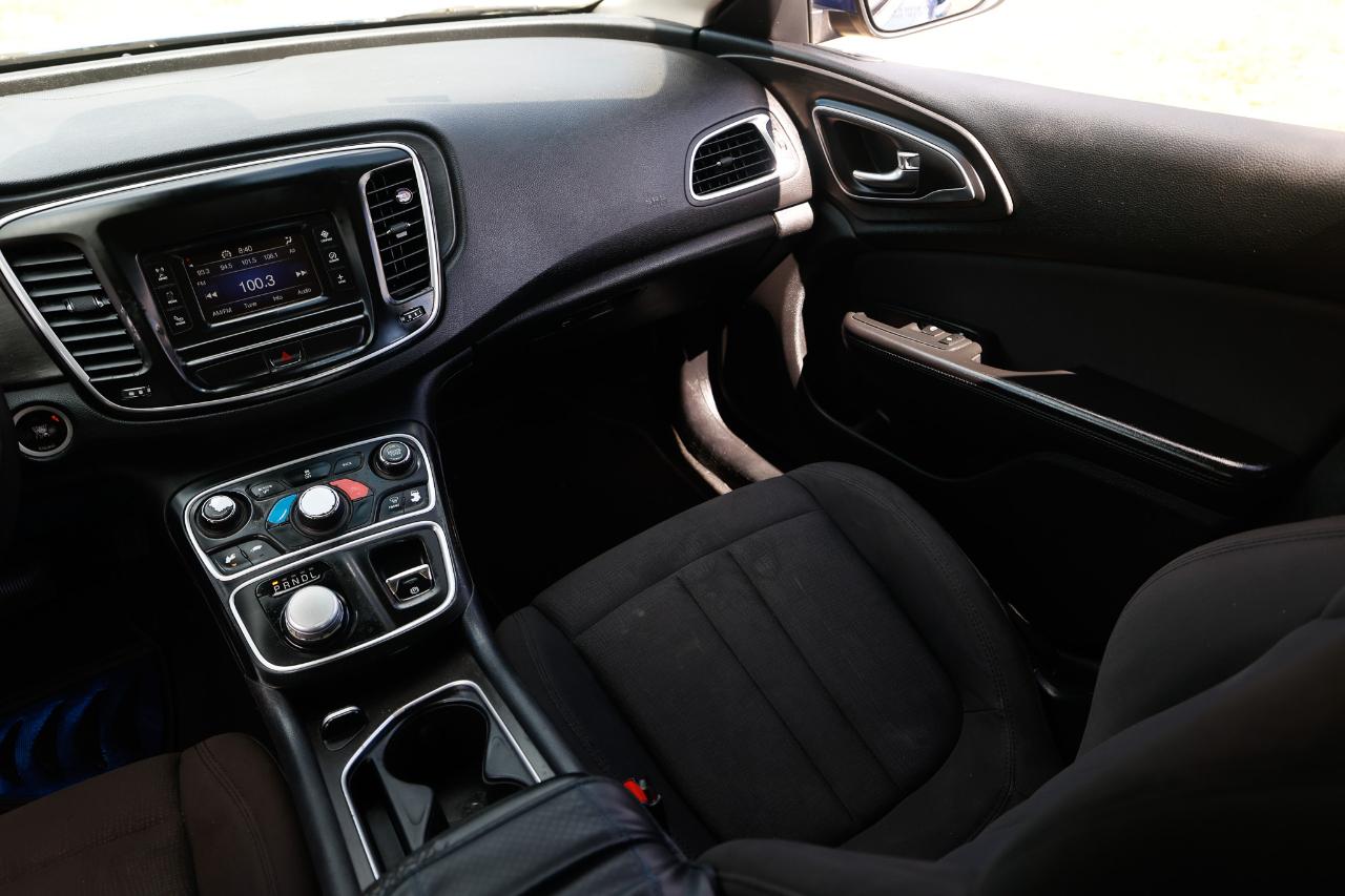 Chrysler 200 photo 22