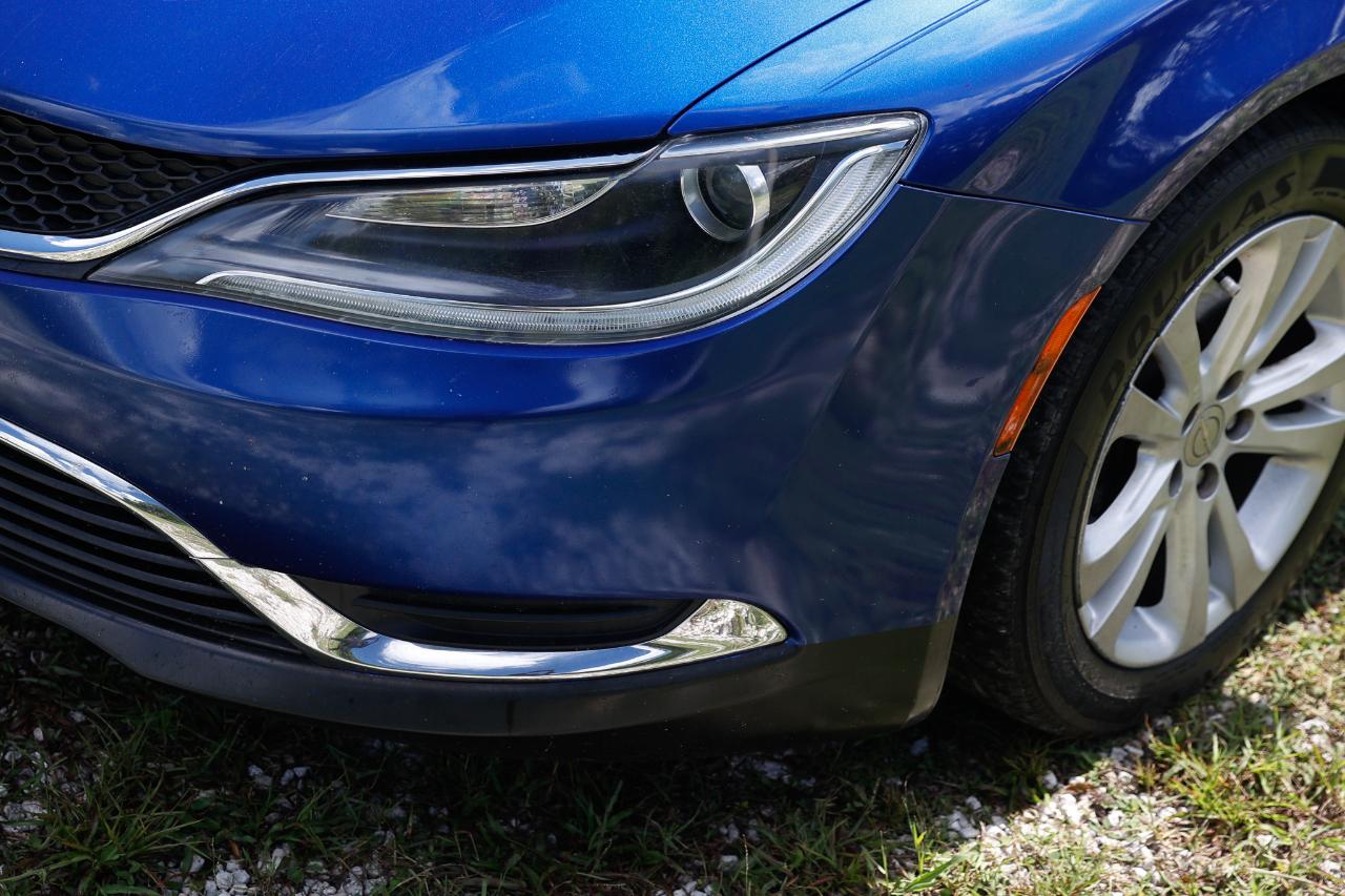 Chrysler 200 photo 24