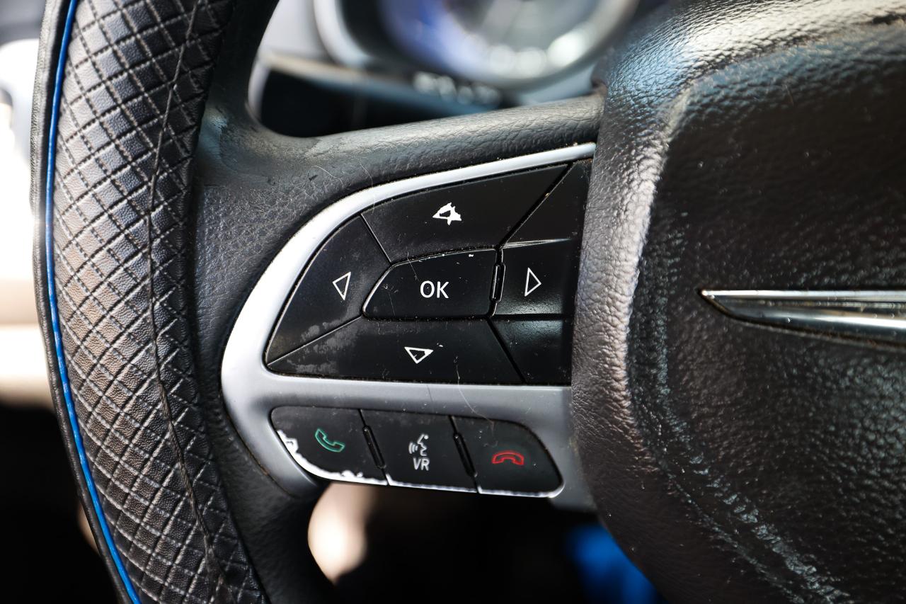 Chrysler 200 photo 25