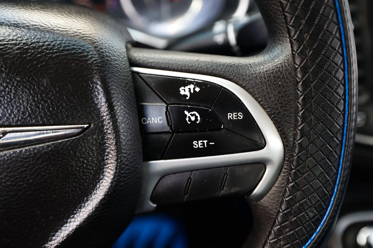 Chrysler 200 photo 26