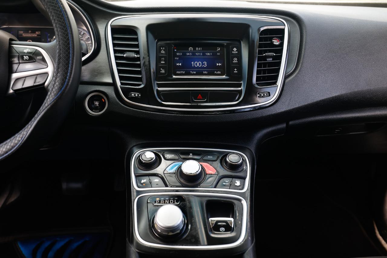 Chrysler 200 photo 33