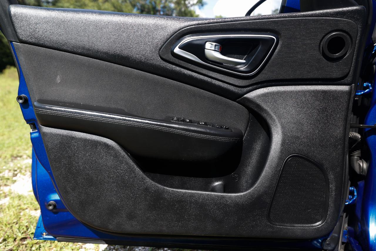 Chrysler 200 photo 41