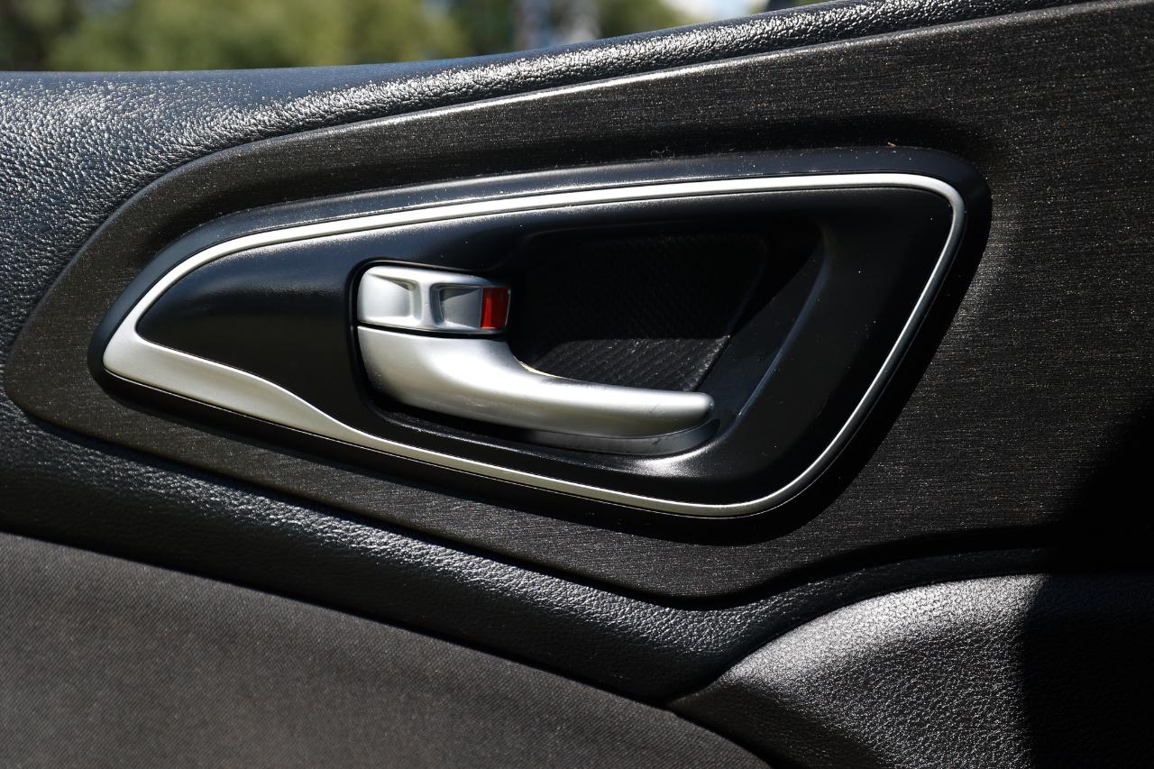 Chrysler 200 photo 42