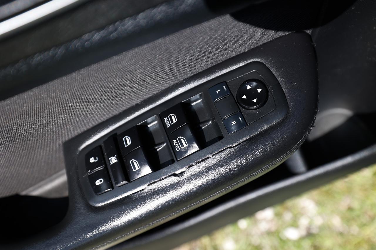 Chrysler 200 photo 43