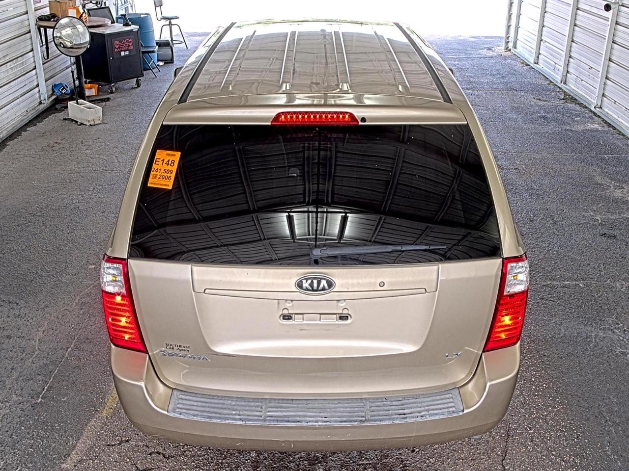 Kia Sedona  2006