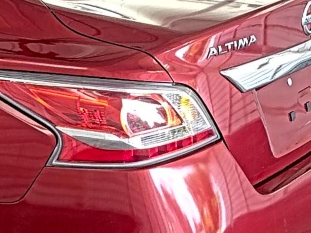 Nissan Altima  2015