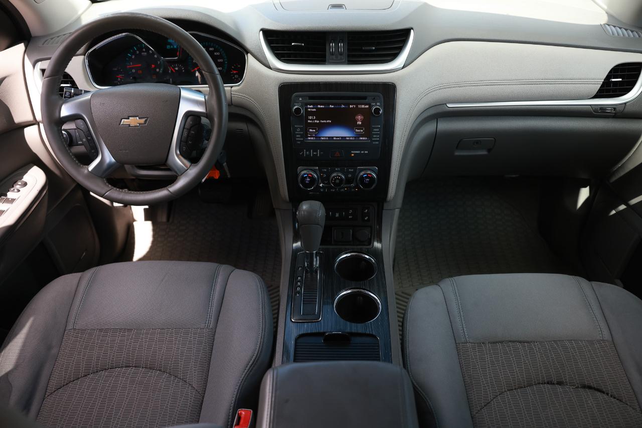 Chevrolet Traverse photo 2