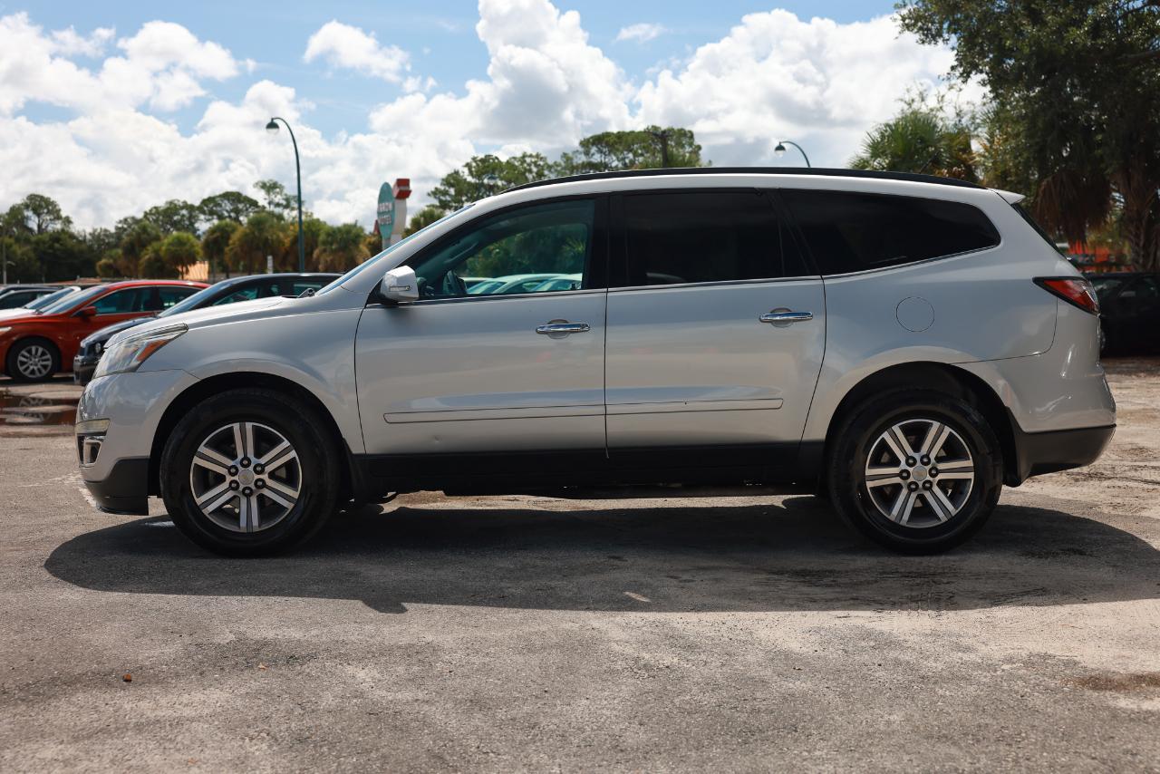 Chevrolet Traverse photo 3