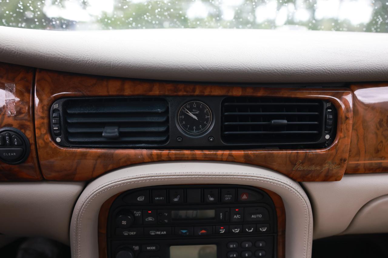 Jaguar XJ  2002