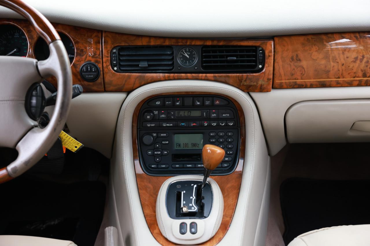 Jaguar XJ  2002