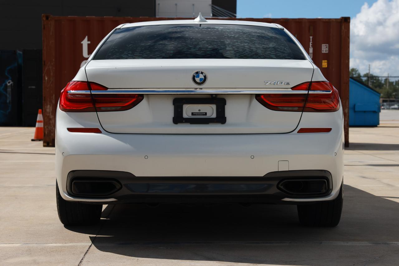 BMW 740e photo 9