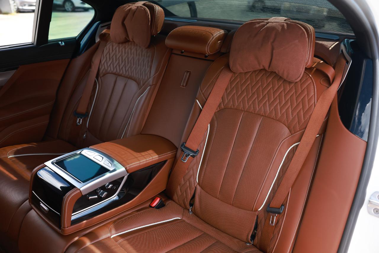 BMW 740e photo 10