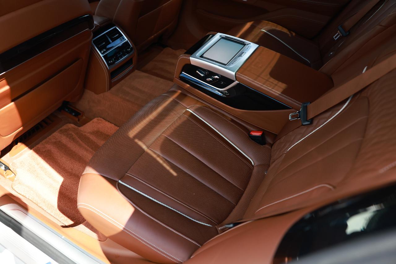 BMW 740e photo 12