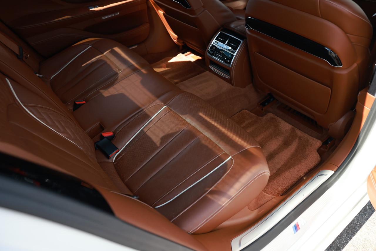 BMW 740e photo 14