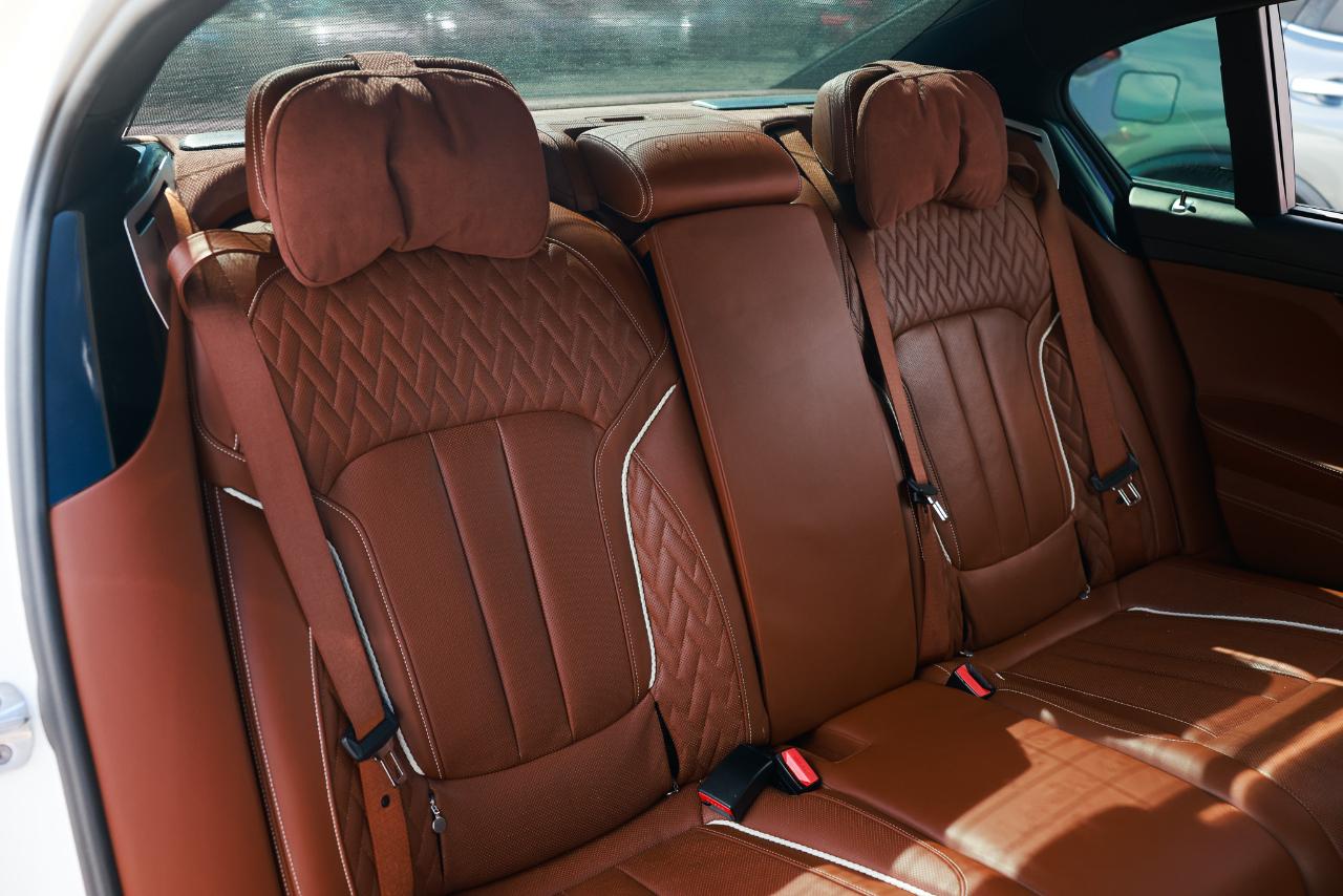 BMW 740e photo 16