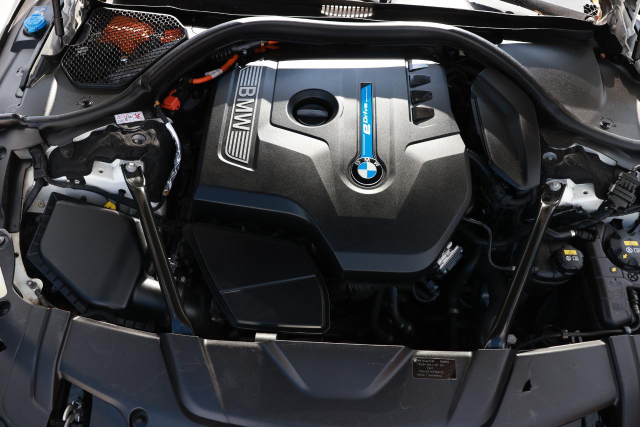 BMW 740e photo 22