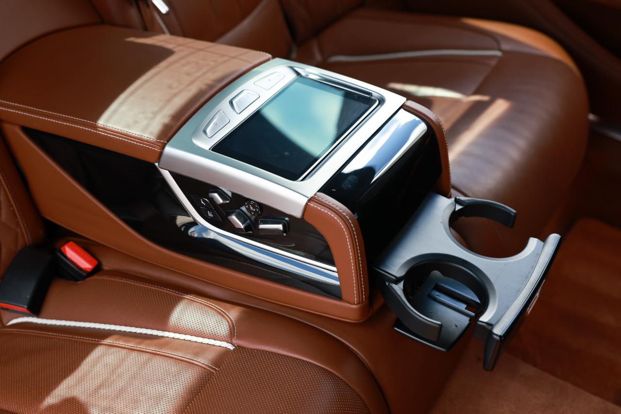 BMW 740e photo 39
