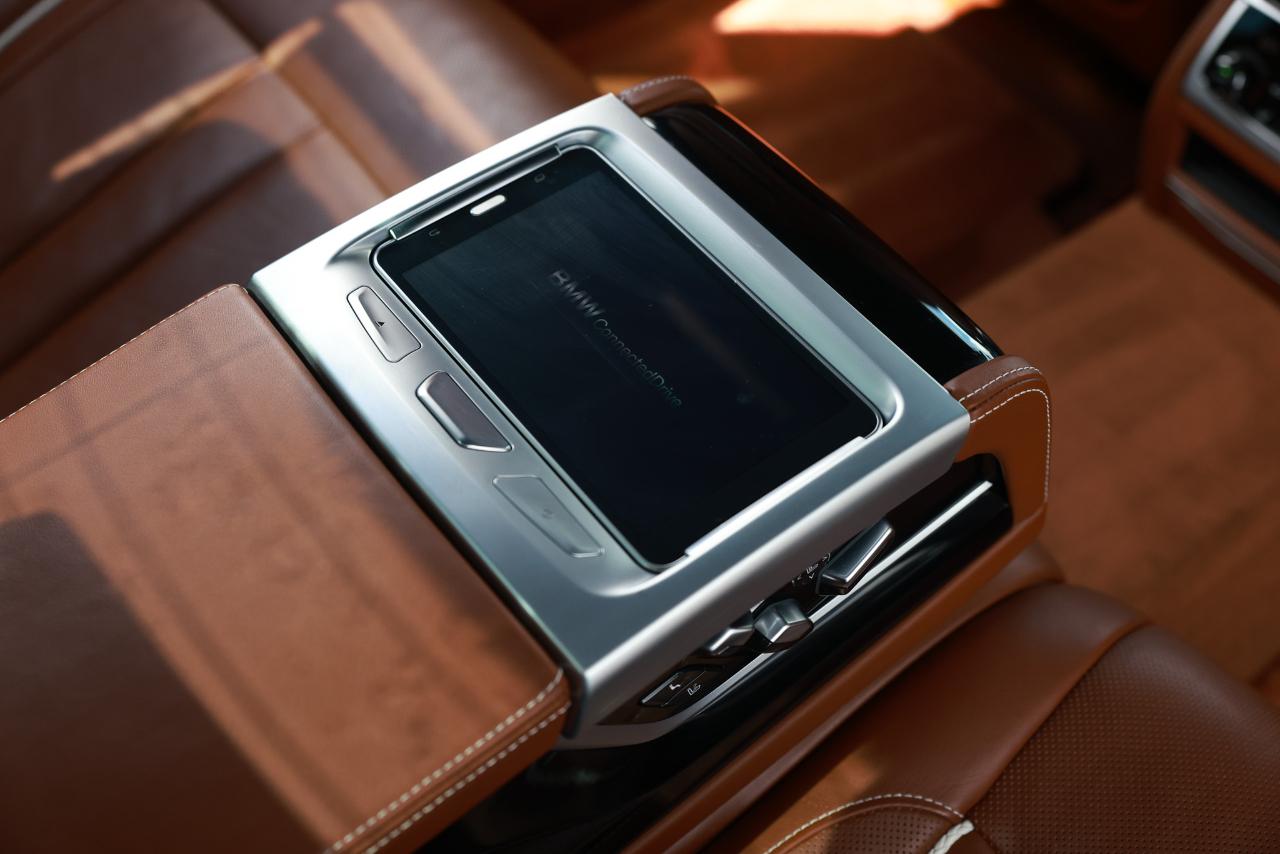 BMW 740e photo 40
