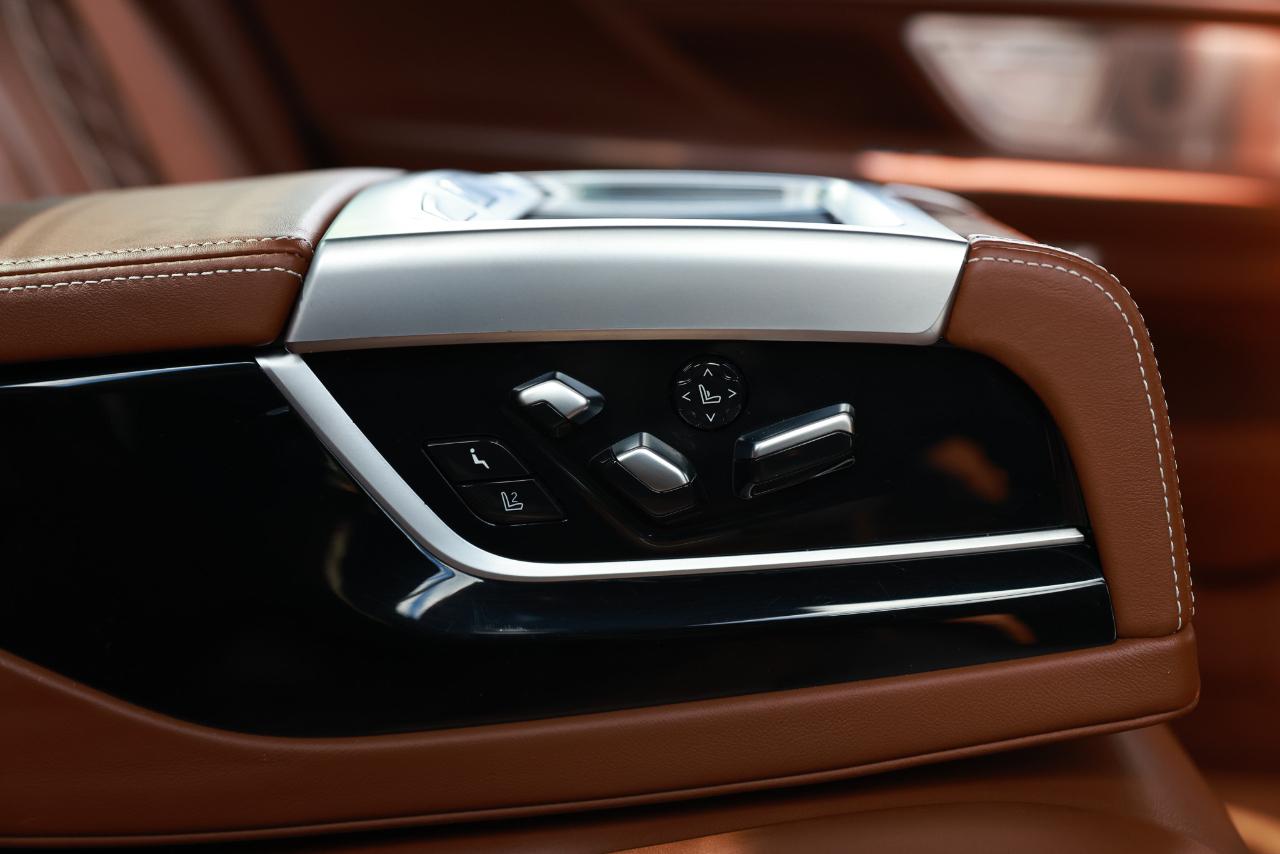 BMW 740e photo 42