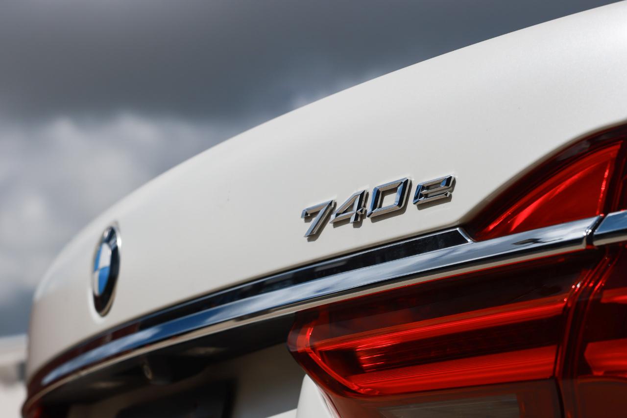 BMW 740e photo 75