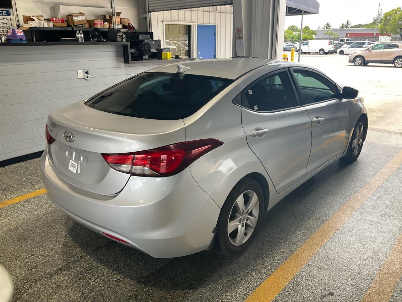 Hyundai Elantra  2013