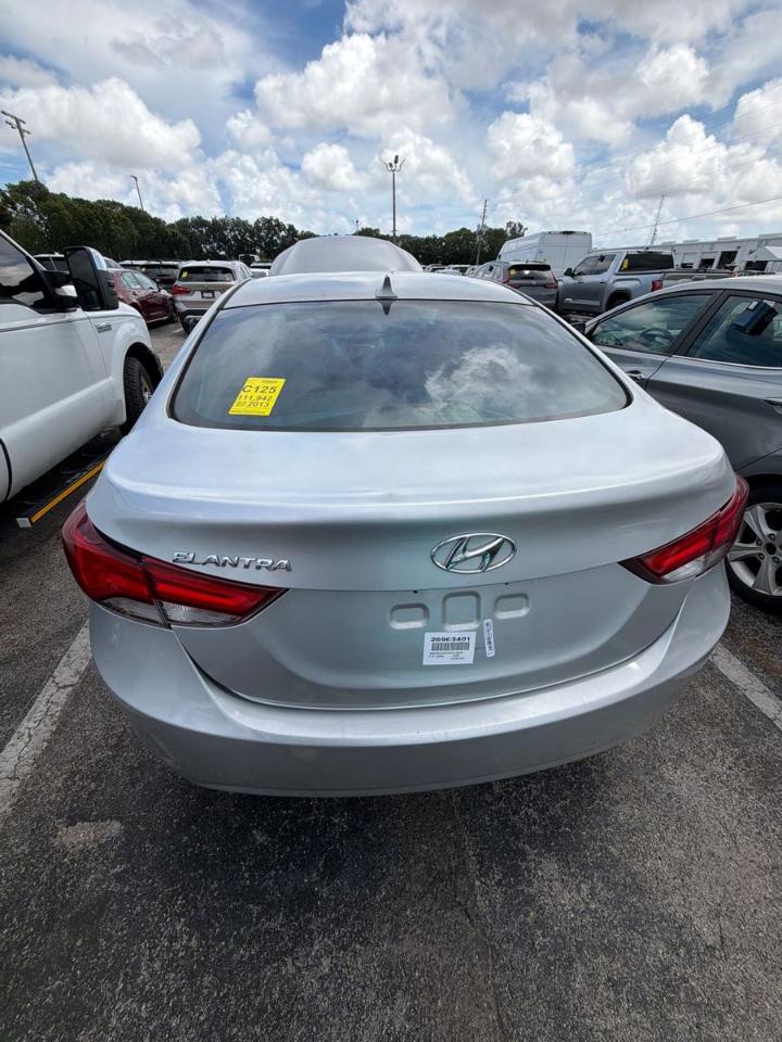 Hyundai Elantra  2013