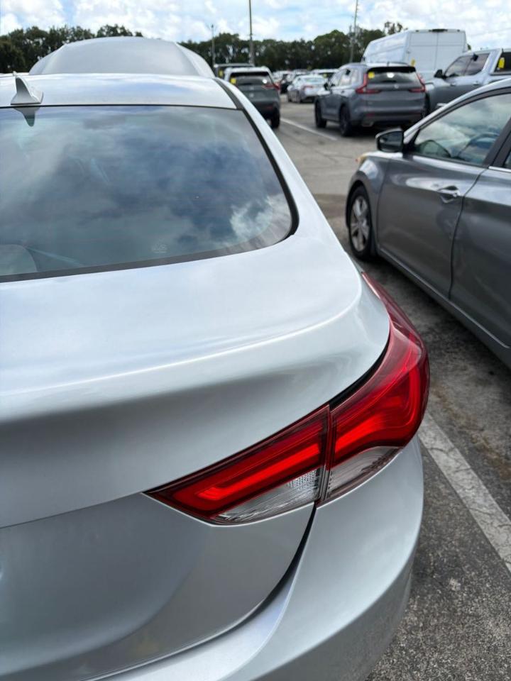 Hyundai Elantra  2013
