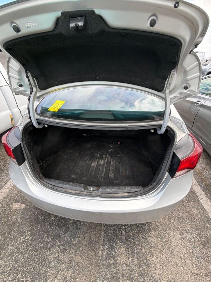 Hyundai Elantra  2013
