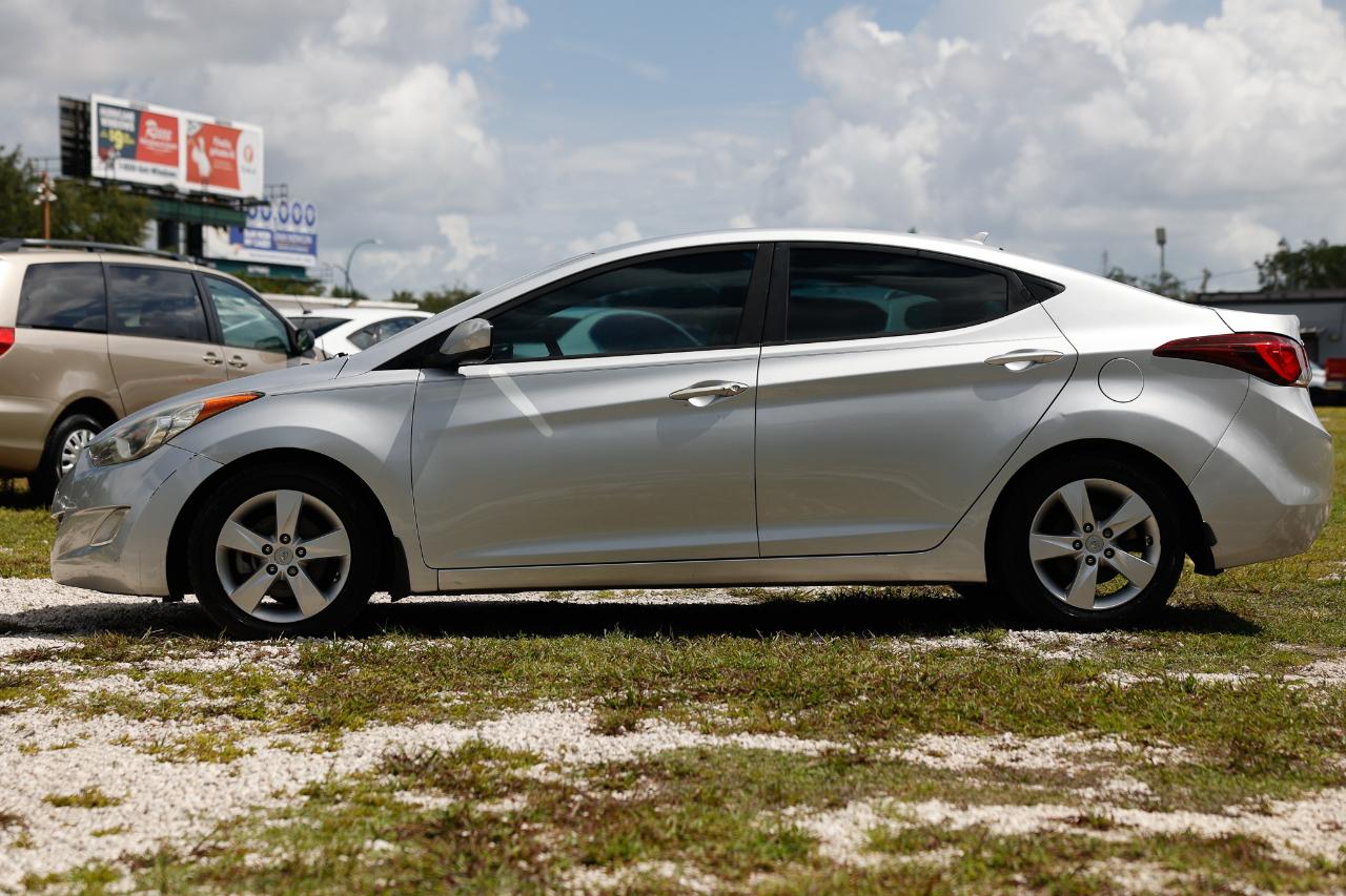 Hyundai Elantra  2013