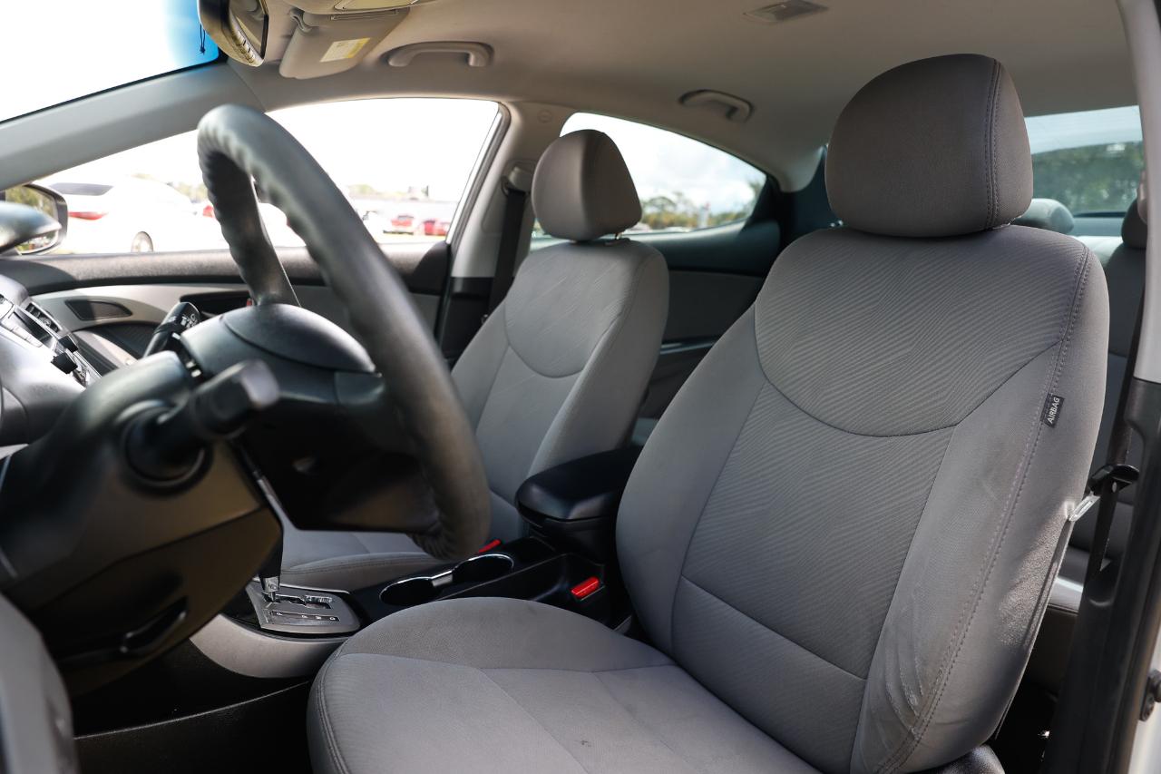 Hyundai Elantra  2013