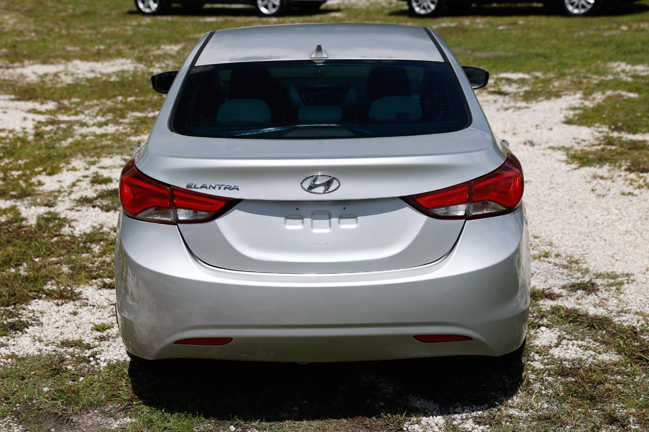 Hyundai Elantra  2013