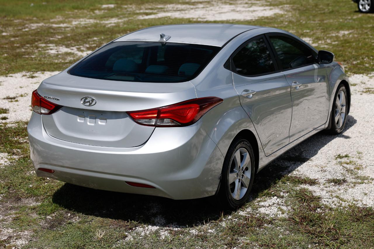 Hyundai Elantra  2013