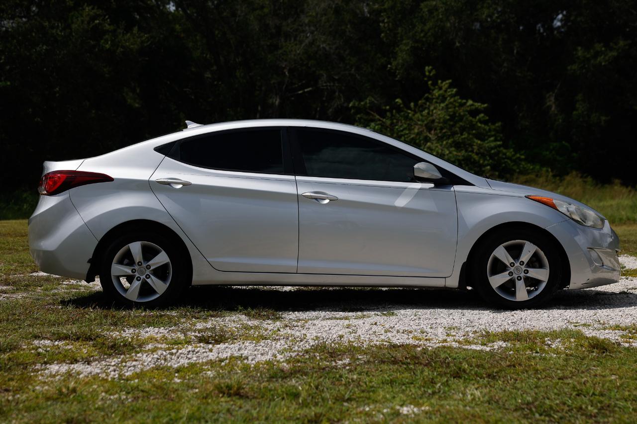 Hyundai Elantra  2013
