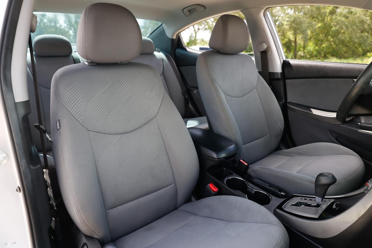 Hyundai Elantra  2013
