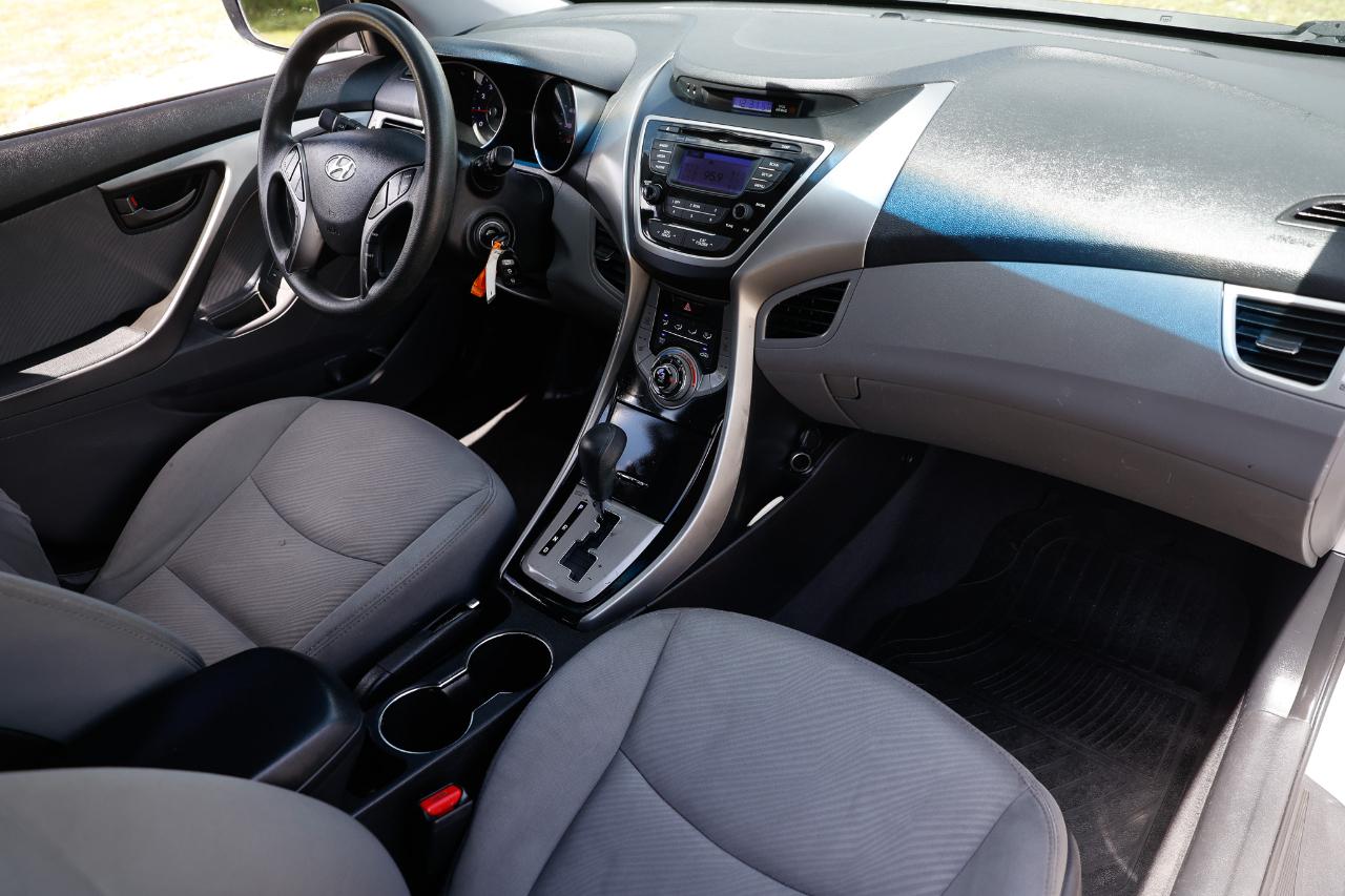 Hyundai Elantra  2013