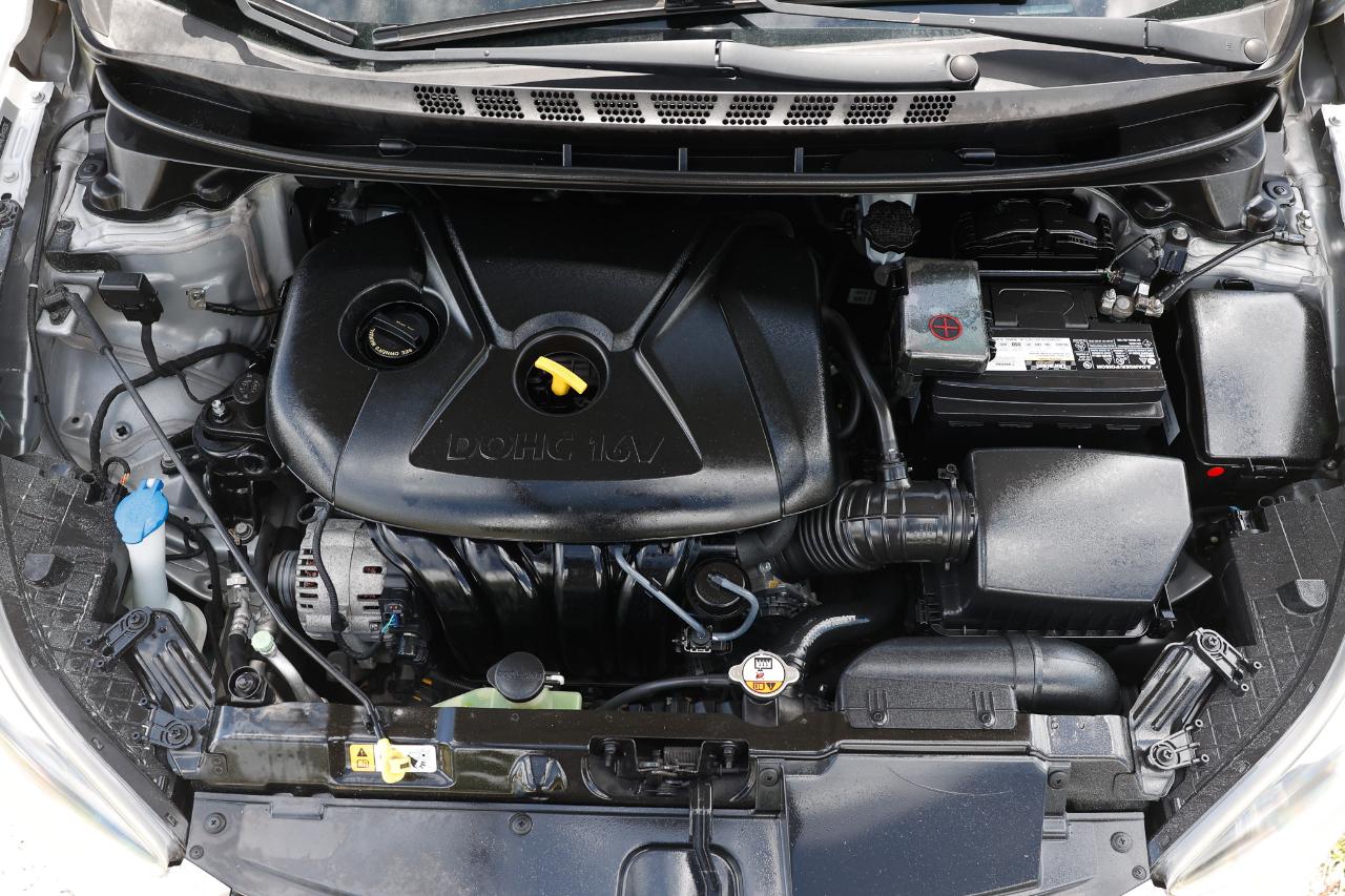 Hyundai Elantra  2013