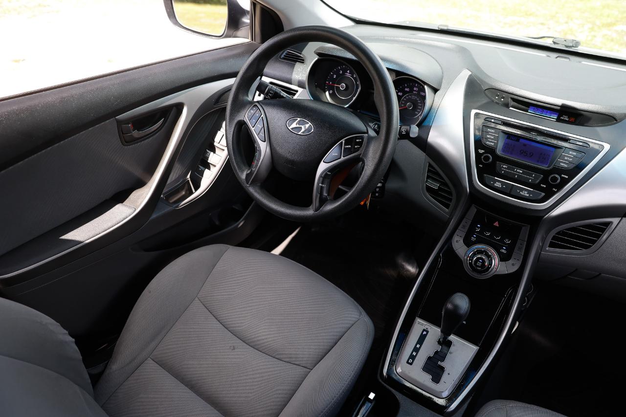Hyundai Elantra  2013
