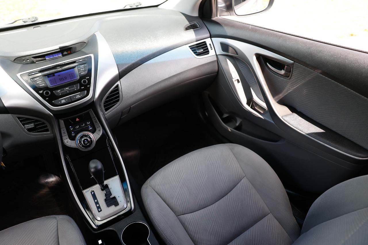 Hyundai Elantra  2013
