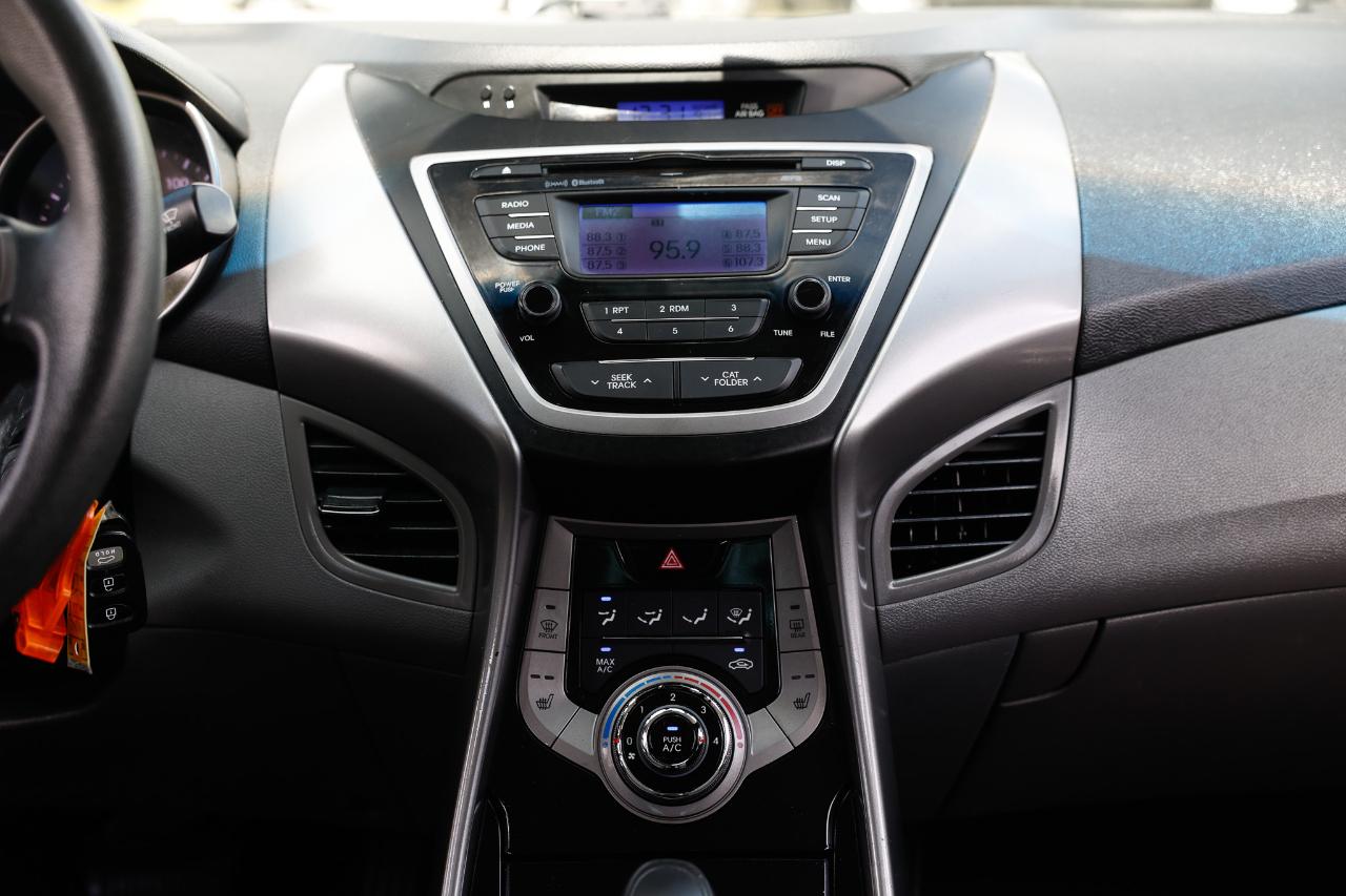 Hyundai Elantra  2013