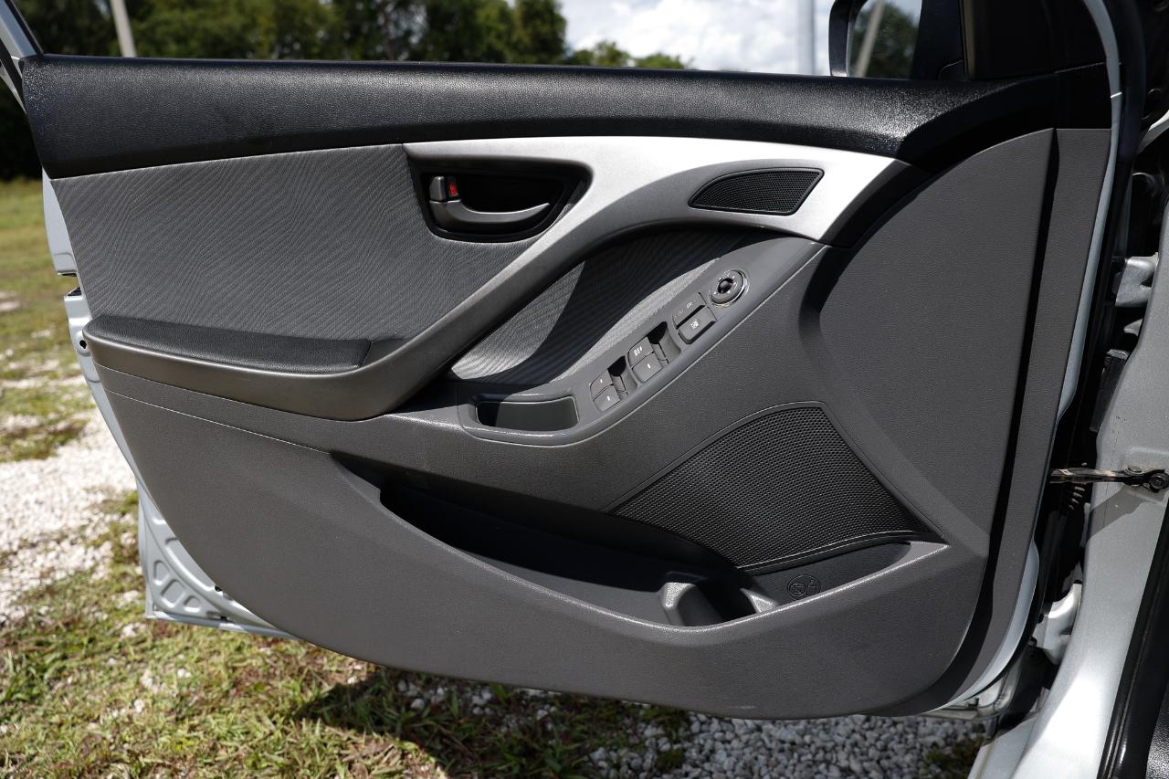 Hyundai Elantra  2013